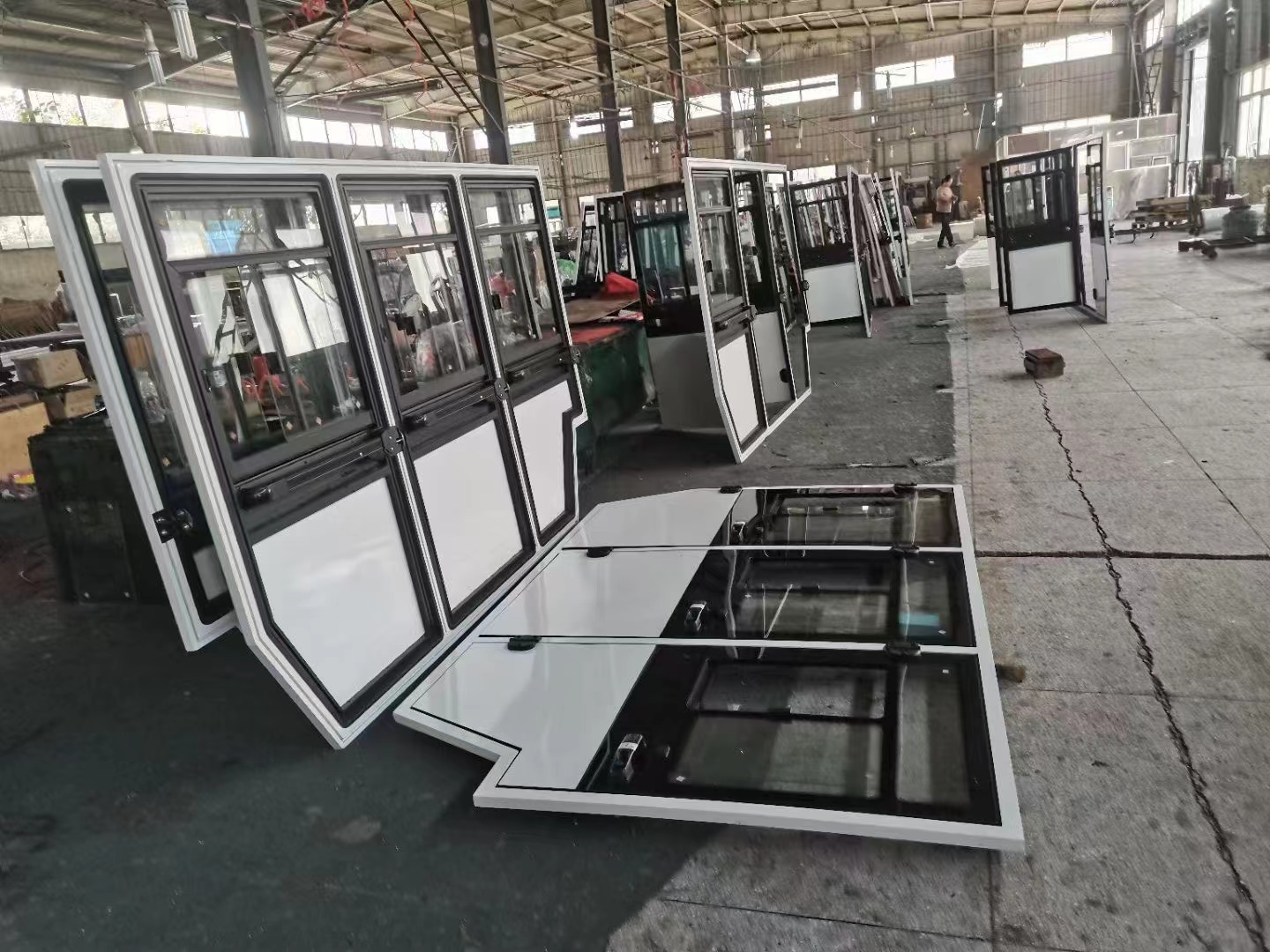 電動(dòng)車車門(mén)